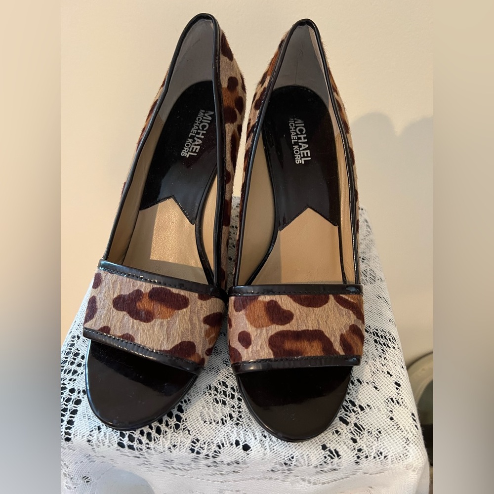BEAUTIFUL MICHAEL KORS WEDGE HEELS